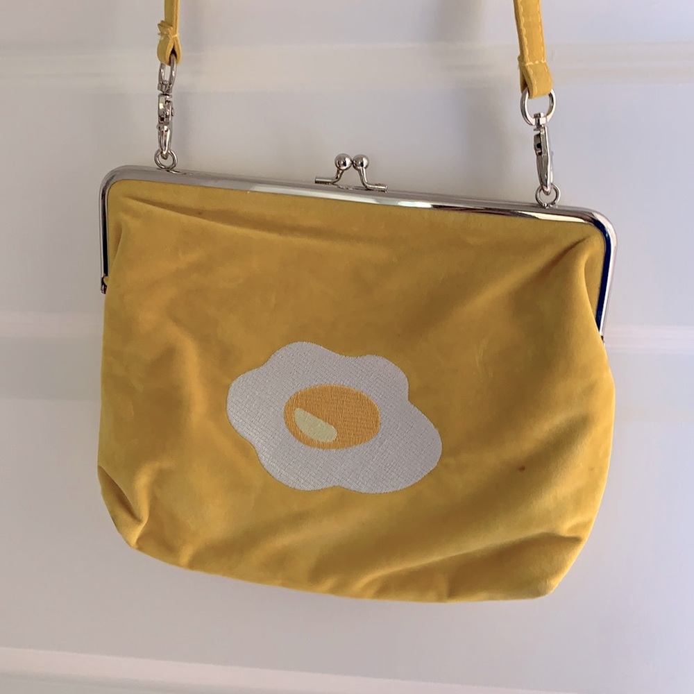 Yellow egg kiss lock bag
